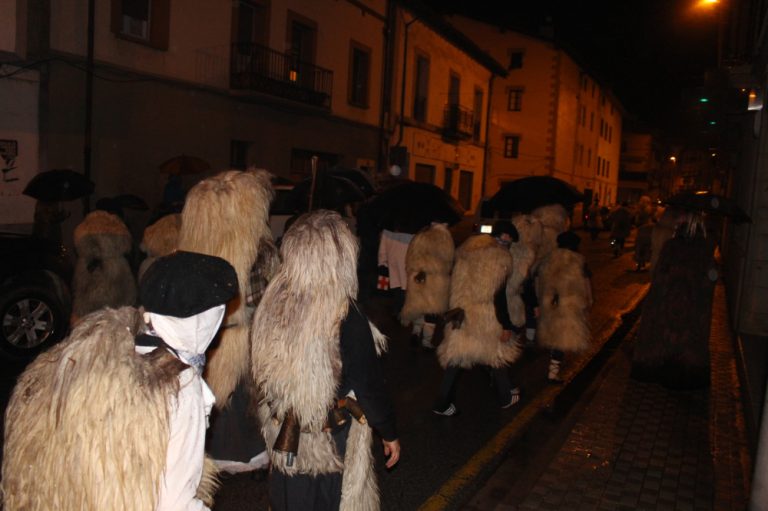 Mascaradas Olazagutía / Olazti Al filo de lo Improbable