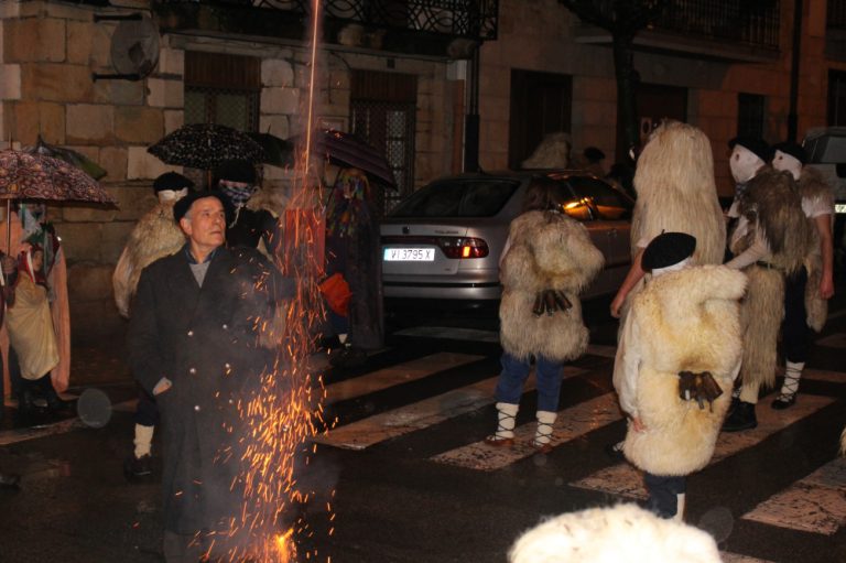 Mascaradas Olazagutía / Olazti Al filo de lo Improbable